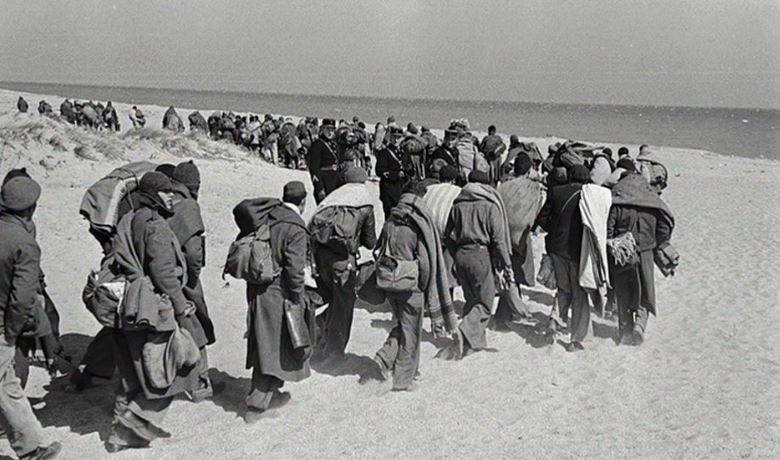 Fotografía: Twitter @guerracivilesp. Campo de concentración de Argelès-sur-Mer, construido por el gobierno de Francia en una playa de esa localidad, en la costa mediterránea del país, para albergar a parte de los 550.000 refugiados que atravesaron la frontera, huyendo de España tras el fin de la Guerra Civil Española, en 1939.
